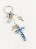 Přívěšek na klíče/klíčenka Křížek ručně vyráběný světle modrý