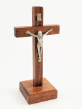 Dřevěný kříž hnědý na postavení s Kristem stříbrný 10 x 5,5 cm