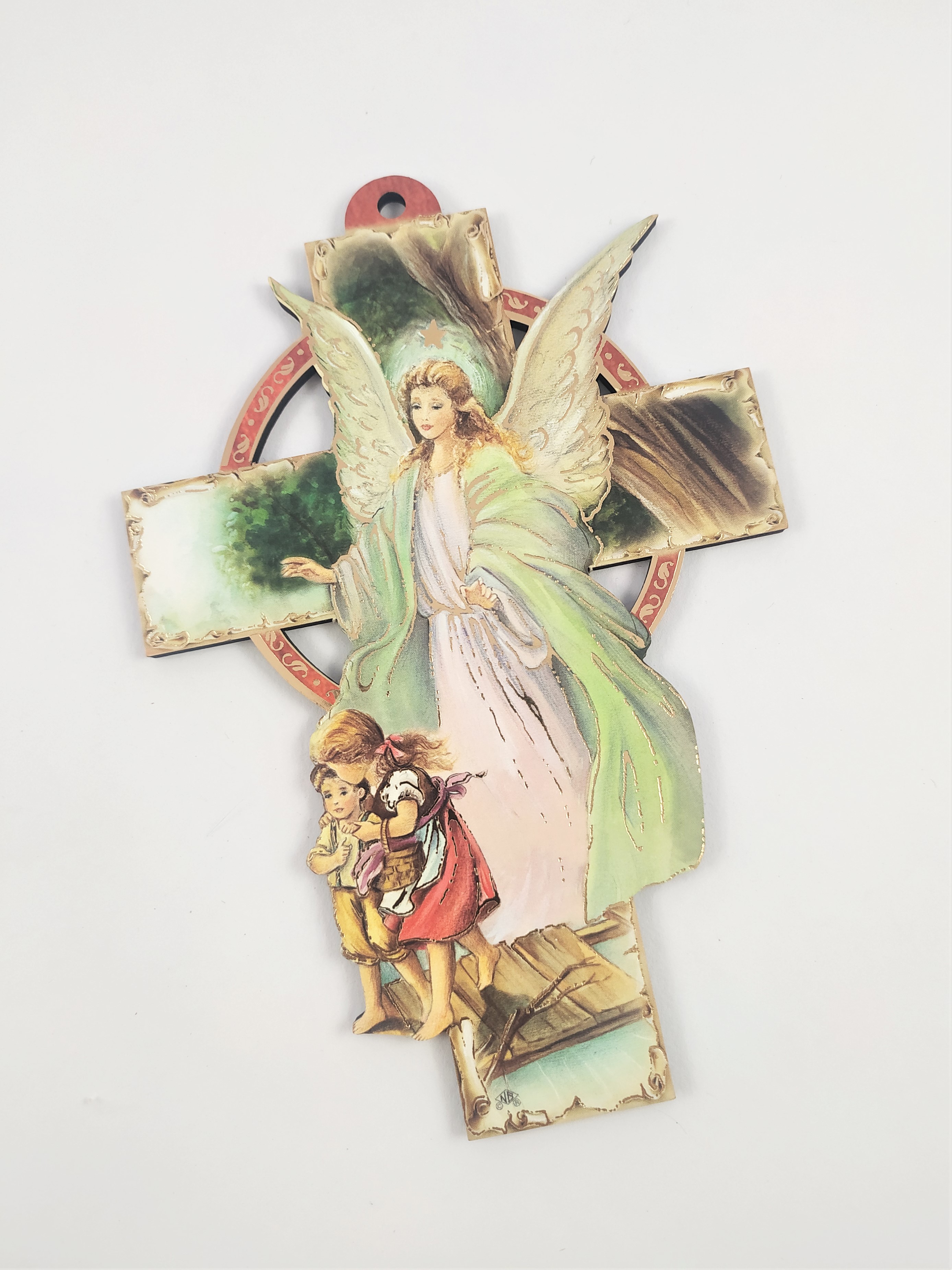 Dřevěný křížek menší 10,5 x 15 cm s andělem a dětmi zdobený zlatým dekorem