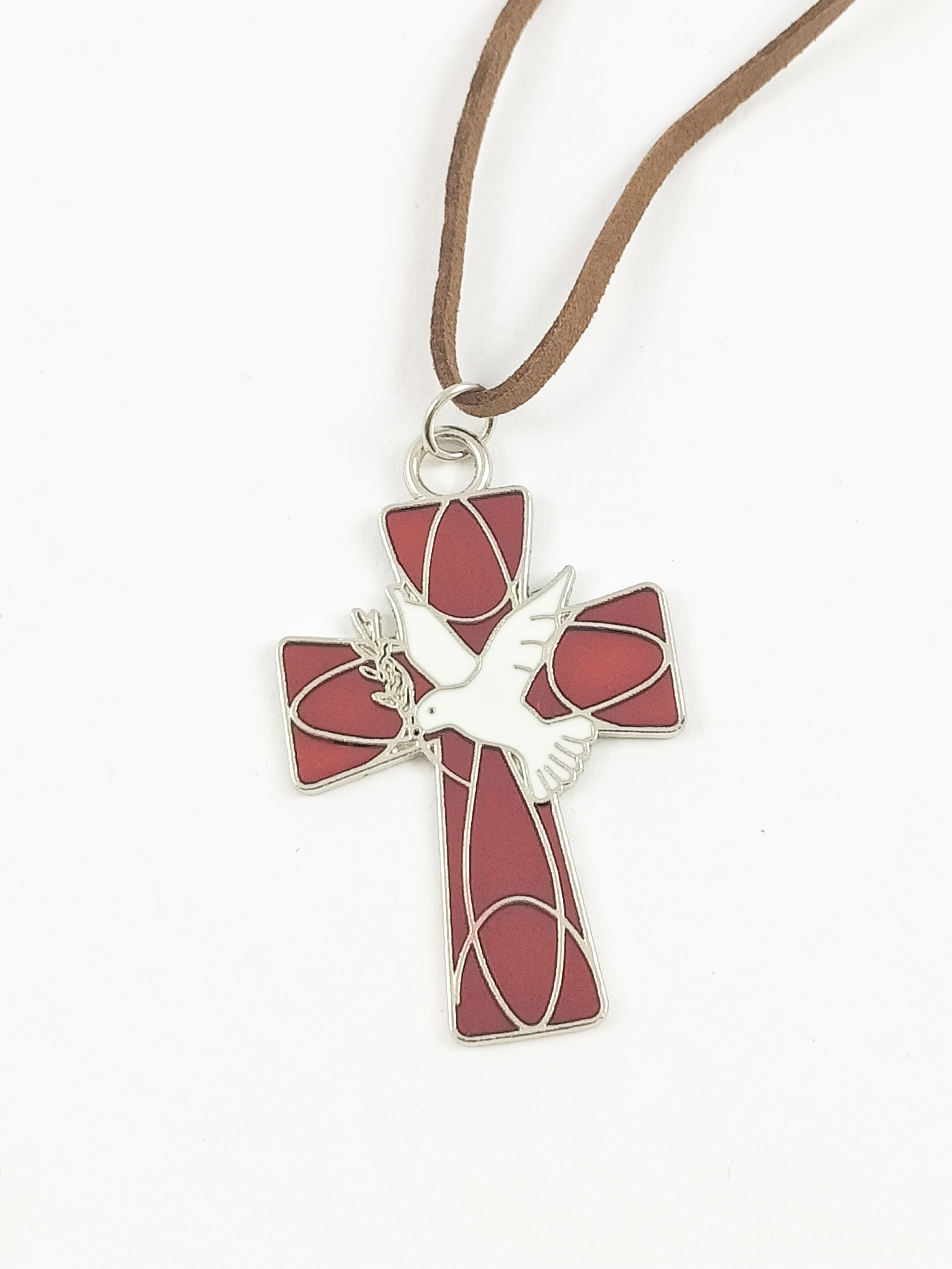 Křížek s holubicí červený na kožené šňůrce 3,5 x 5 cm
