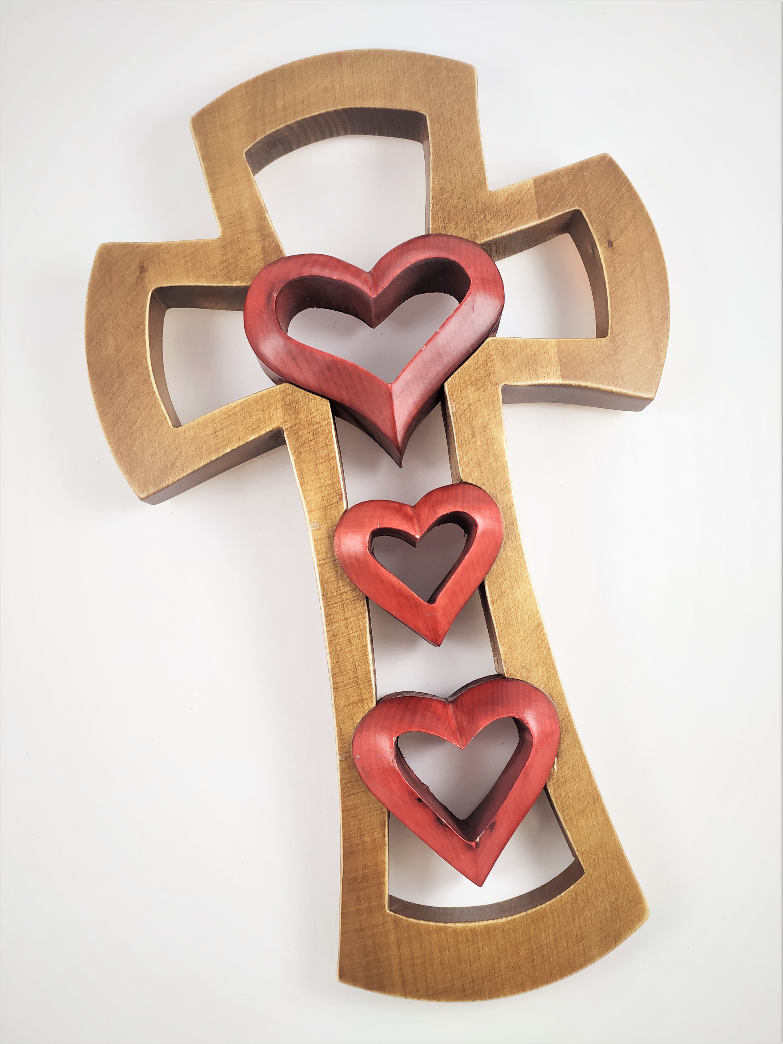 Dřevěný kříž na zavěšení VELKÝ tři srdce 21,5 x 34 cm