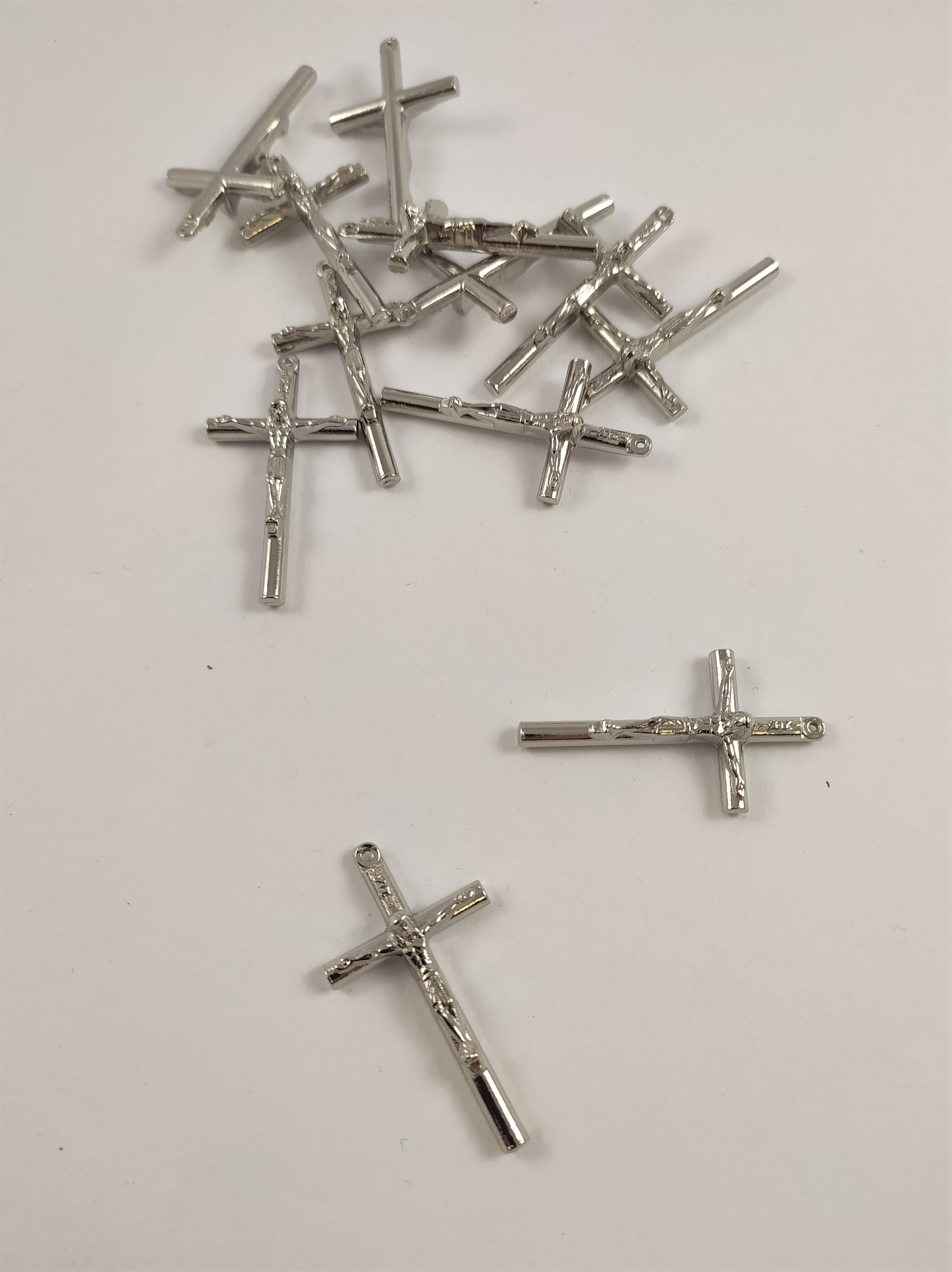Přívěšek kříž v barvě stříbra 2 x 4 cm