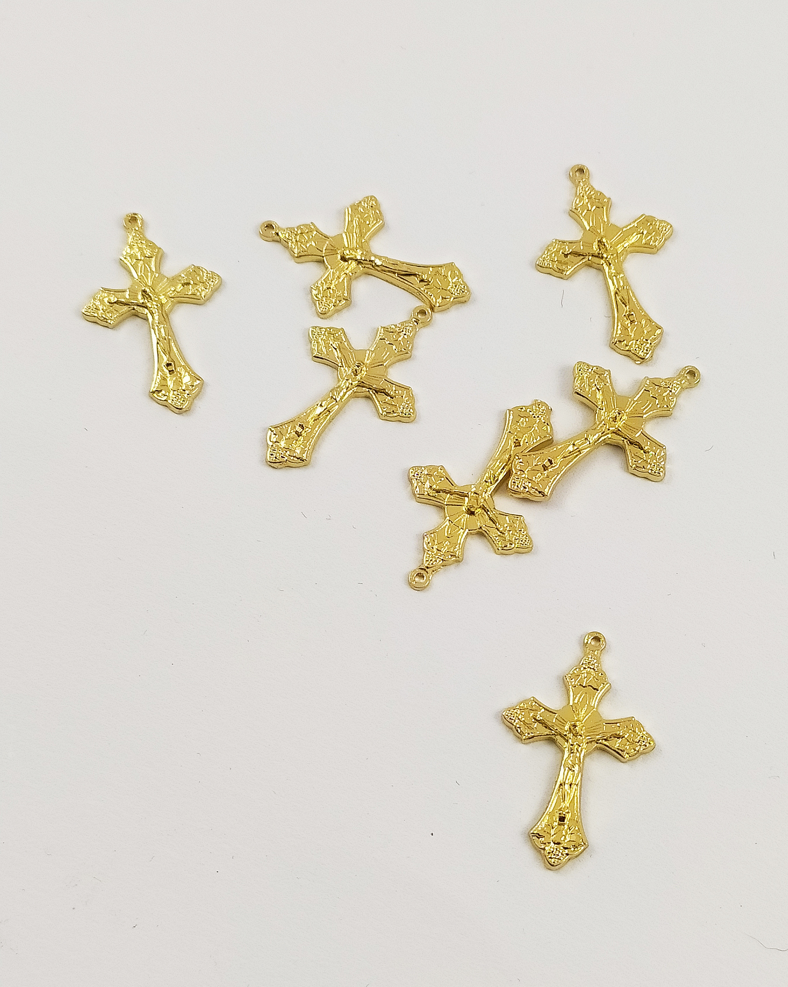 Přívěšek kříž v barvě zlata 1,8 x  2,6 cm