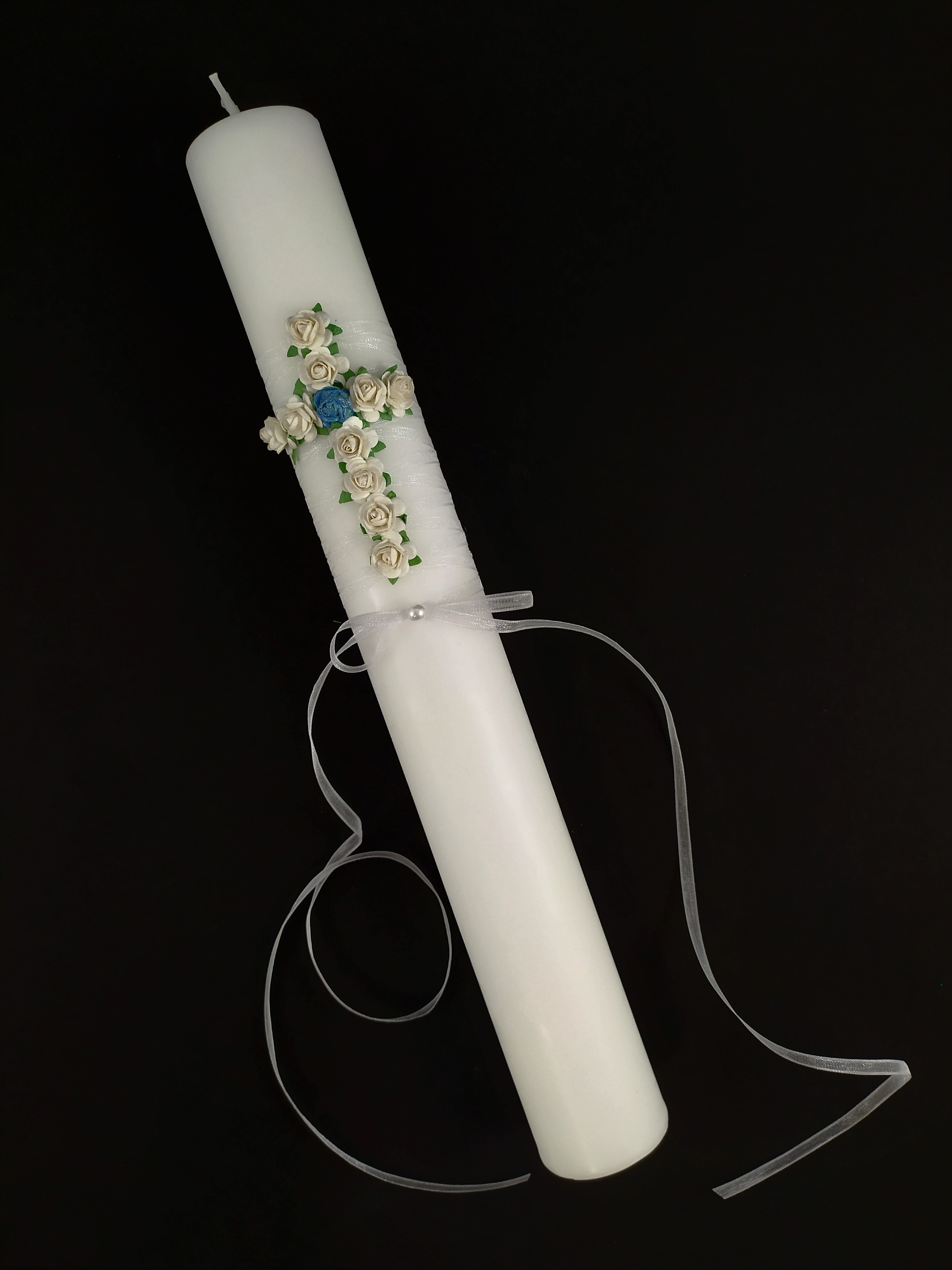 Křestní svíčka s šifónovou stuhou a bílomodrými kytičkami