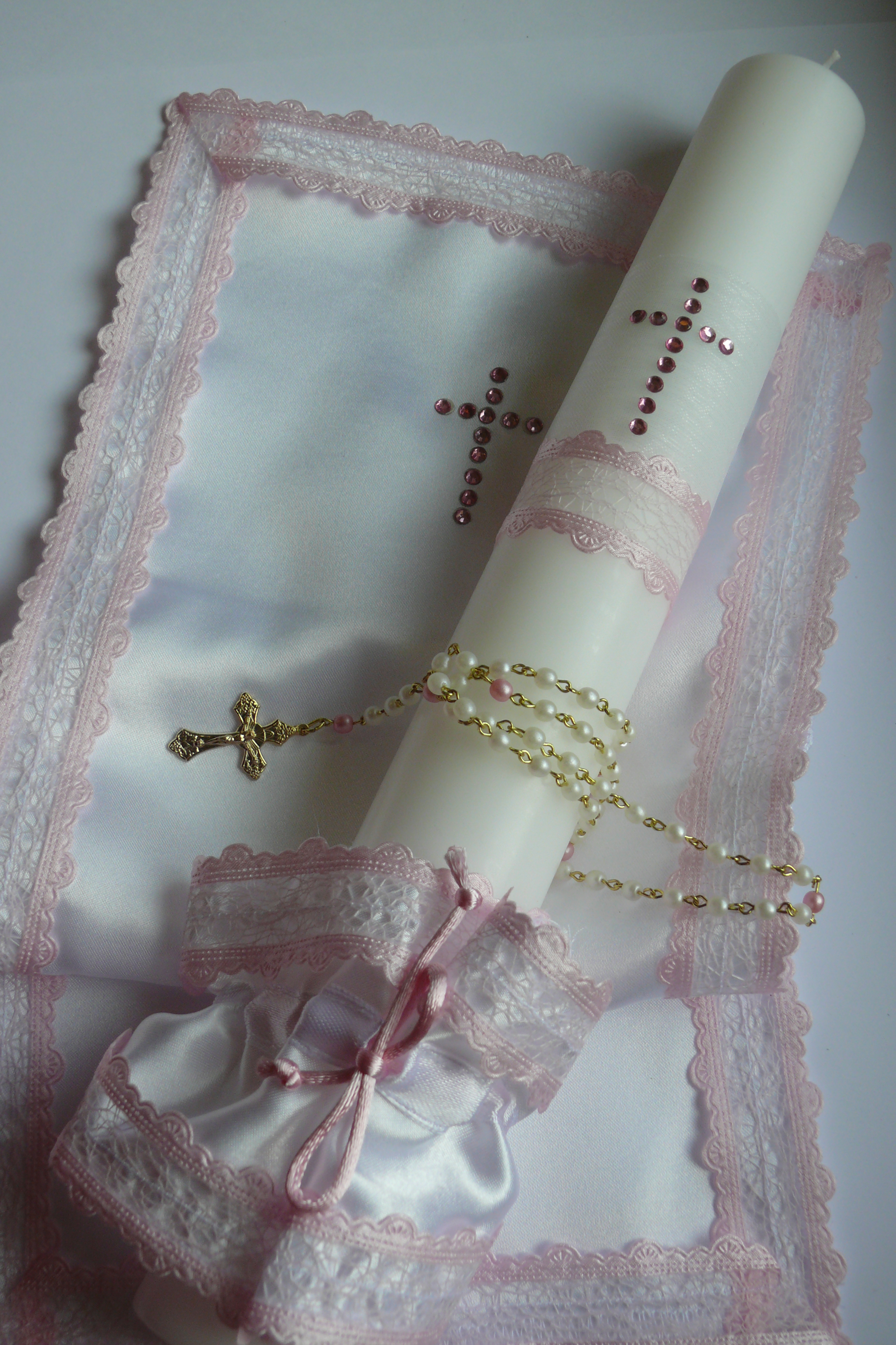 Křestní sada Izabela s kamínkovým křížem a pavučinkovou krajkou - růžová 4ks