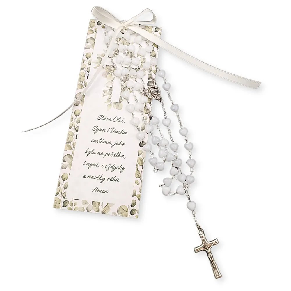 Růženec se skleněnými korálky ve tvaru srdíček na kartě s modlitbou