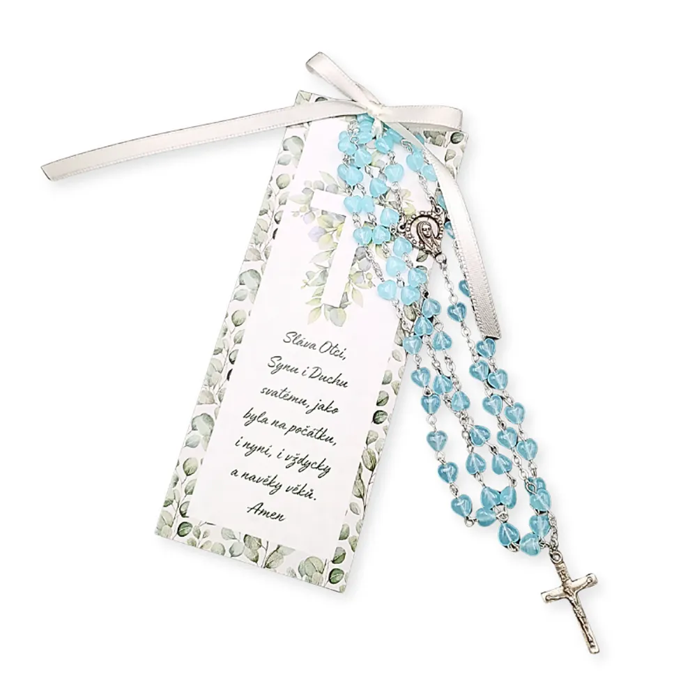 Růženec se skleněnými korálky ve tvaru srdíček na kartě s modlitbou