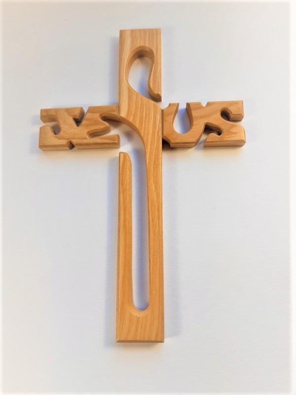 Dřevěný kříž vyřezávaný JESUS