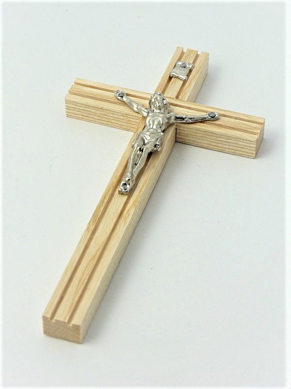 Křížek s dřážkami a Kristem 22 x 11 cm