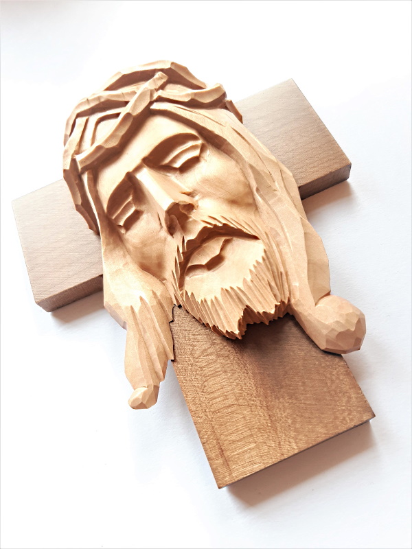 Kříž s vyřezávanou hlavou Krista I.