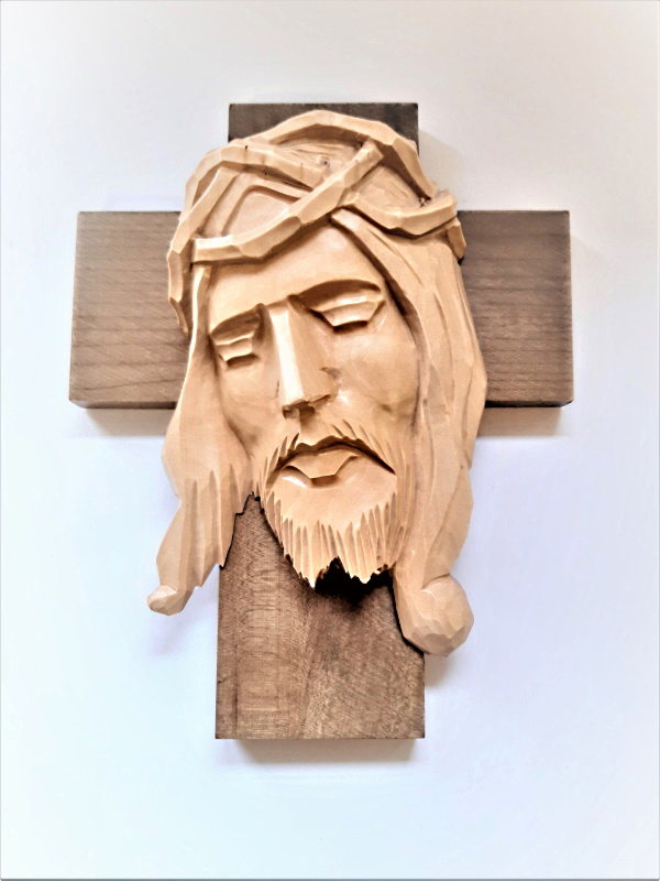 Kříž s vyřezávanou hlavou Krista III. 19,5 x 24,5 cm