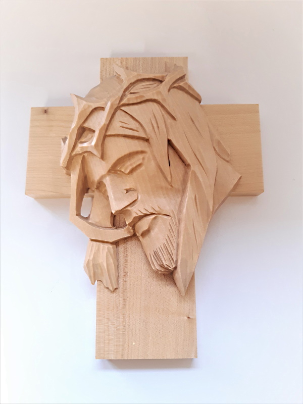 Kříž s vyřezávanou hlavou Krista IV. světlý