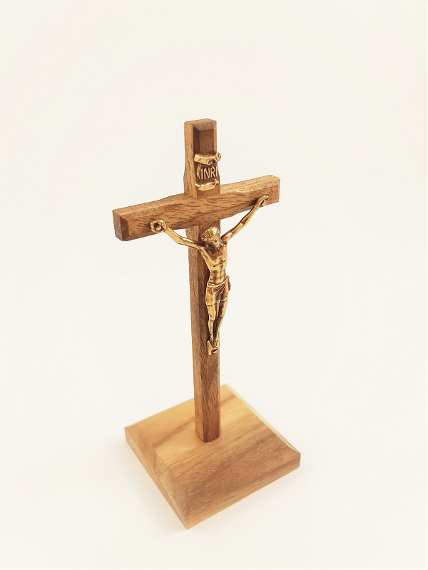 Křížek na postavení tmavší, korpus Krista starozlato