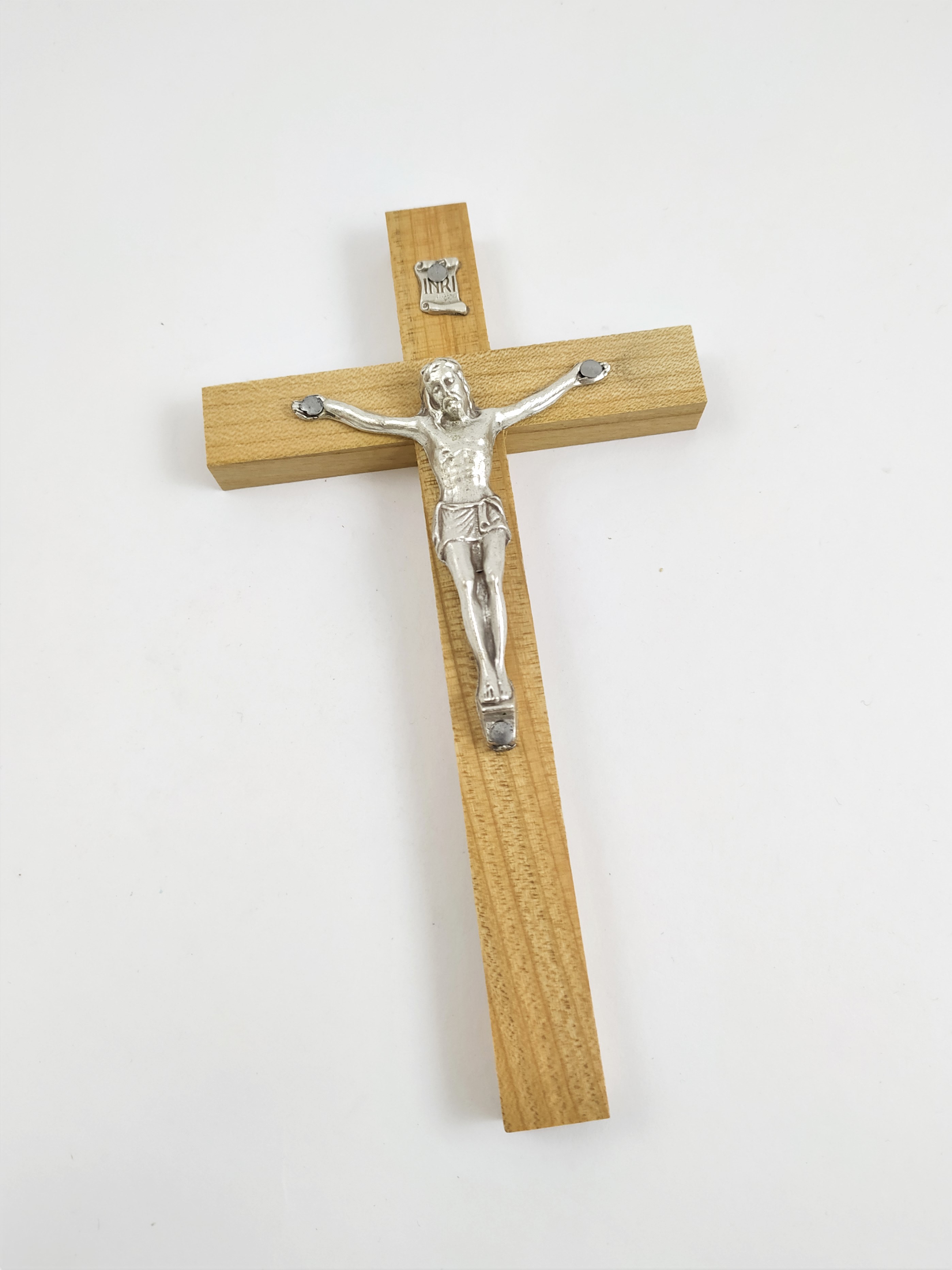 Kříž světlý s Kristem stříbrný 9 x 16 cm