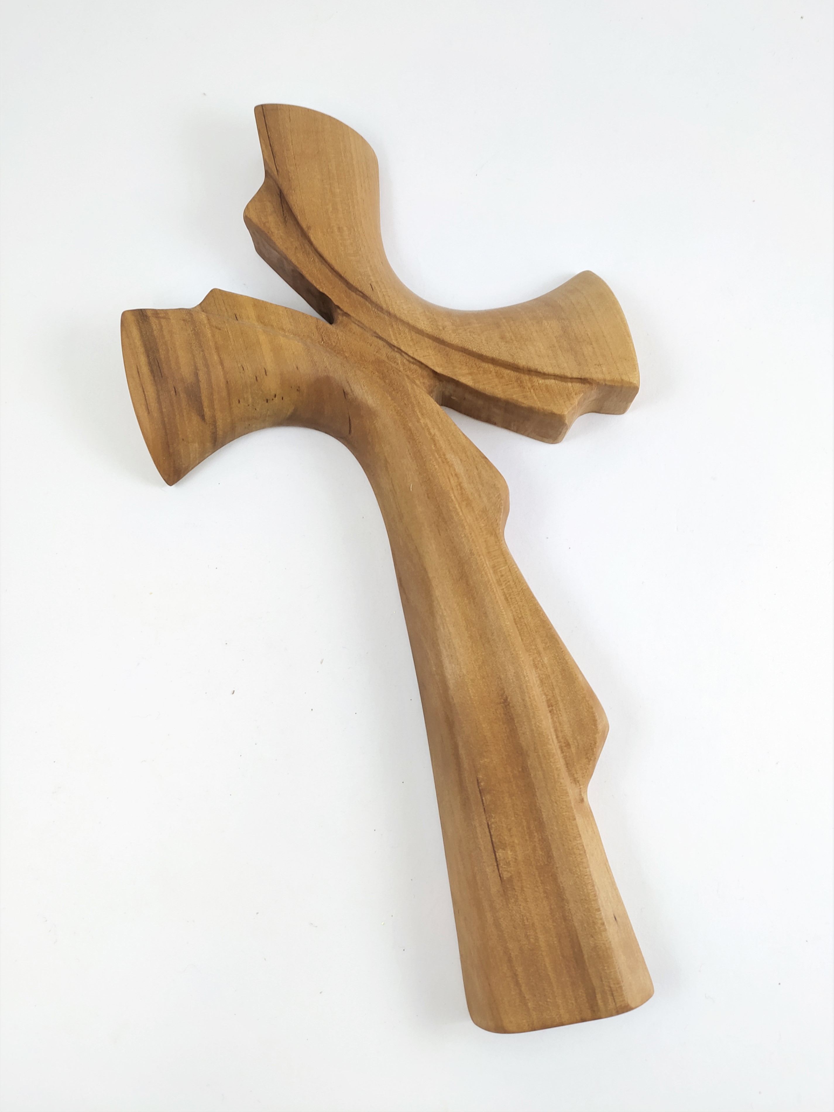 Kříž k zavěšení hnědý, vyřezávaný z jednoho kusu dřeva 14x26cm