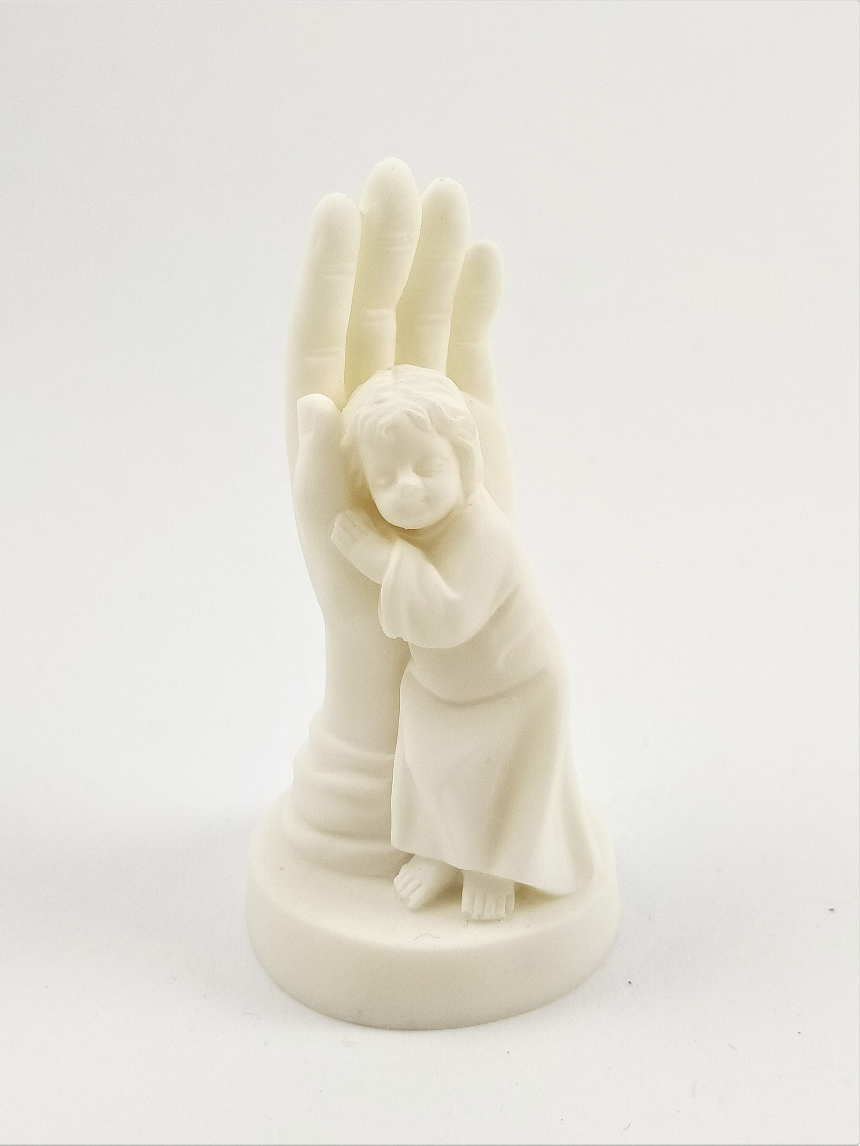 Boží dlaň s chlapečkem - symbol Boží ochrany 4,5 x 9 cm