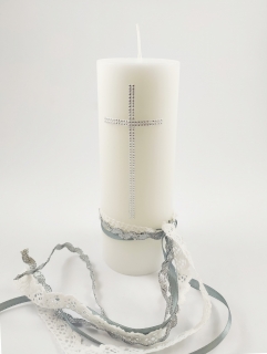 Svíčka se stříbrným křížkem a stuhami