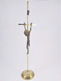 Kříž zlatý na postavení úzký 8 x 34 cm