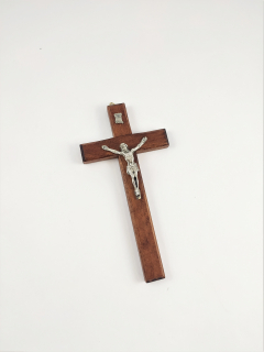 Kříž tmavý s ozdobnými hranami a s Kristem stříbrný 17,5  x 8,5 cm