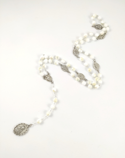 Růženec sedmibolestný bílý, s perleťovým efektem