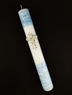 Křestní svíčka cákaná modrá se křížem z kytiček z ručního papíru