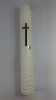 Křestní svíčka s bílým zdobením a stříbrným křížem