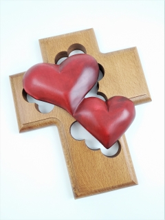 Dřevěný kříž dvě srdce