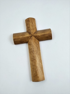 Kříž ručně vyřezávaný