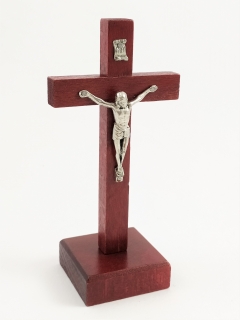 Dřevěný kříž mahagonový na postavení s Kristem stříbrný 15 x 7,5 cm