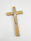 Kříž světlý s Kristem stříbrný 9 x 18 cm